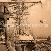 888_244_1 Historische Hafenszene Hamburg Altona - Frachtsegler + Ladekran. | 